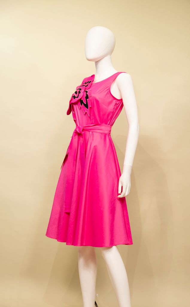 3D flower A-line dress with self-belt.